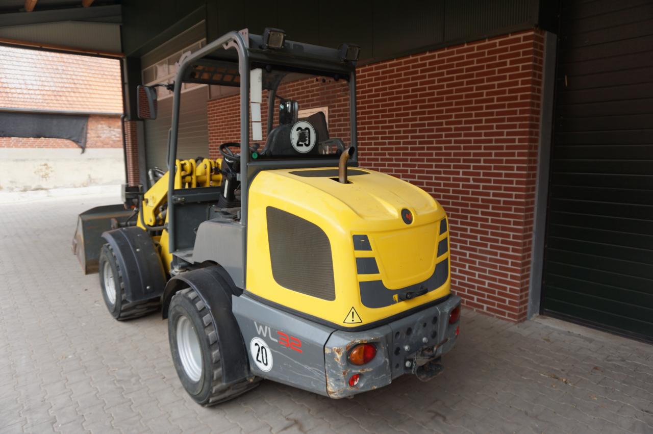 Weidemann Wacker WL32 Above