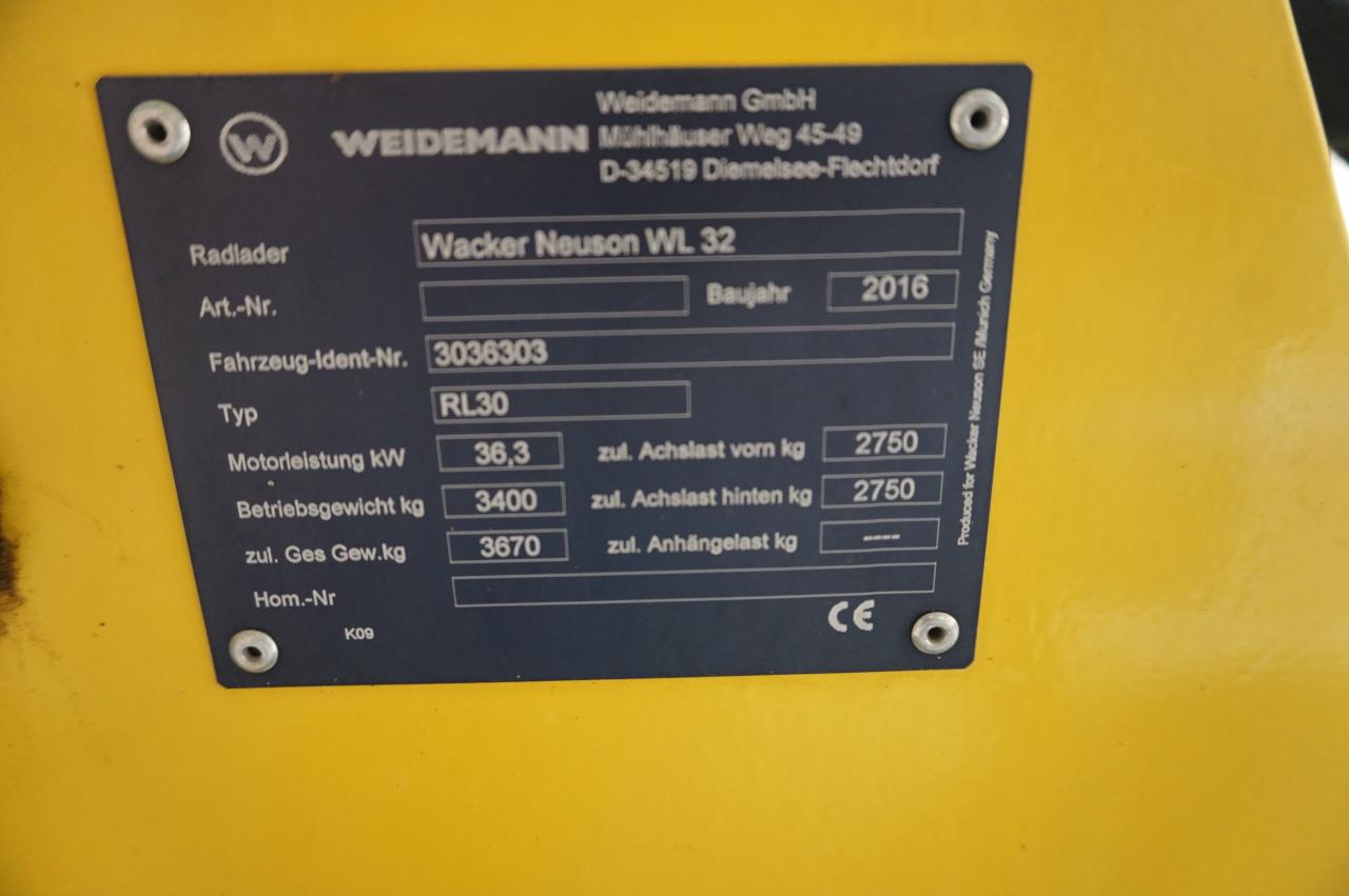 Weidemann Wacker WL32 Front
