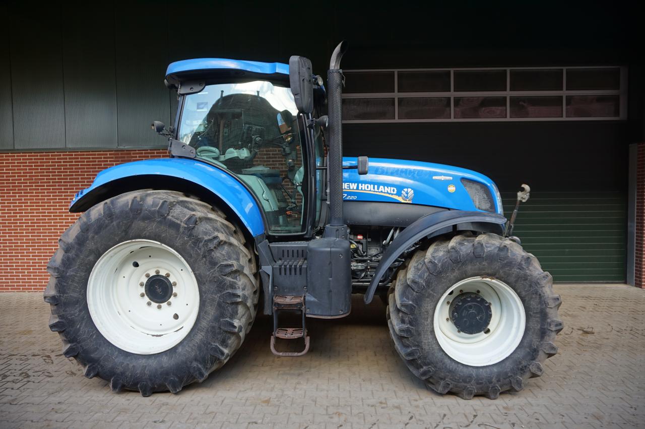 New Holland T7.220 Autocommand Right