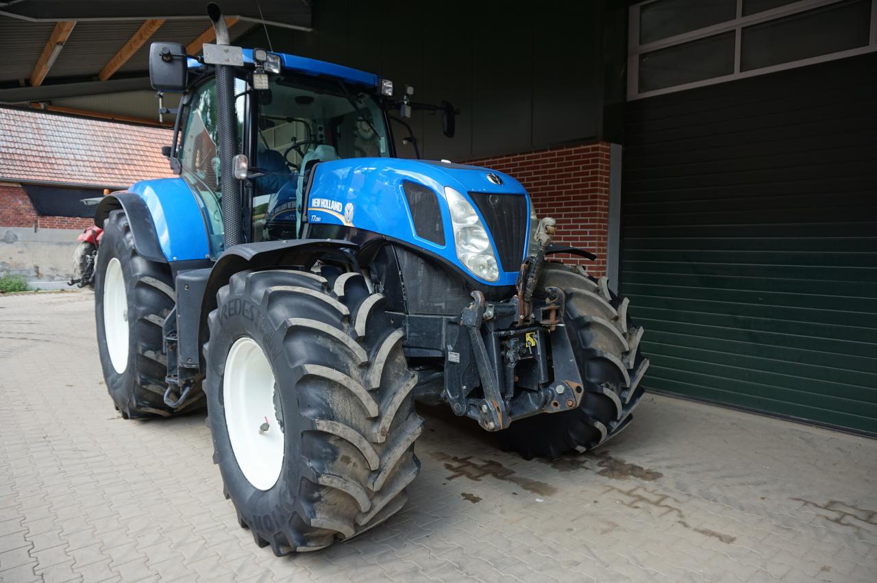 New Holland T7.250 Powercommand FZW Front