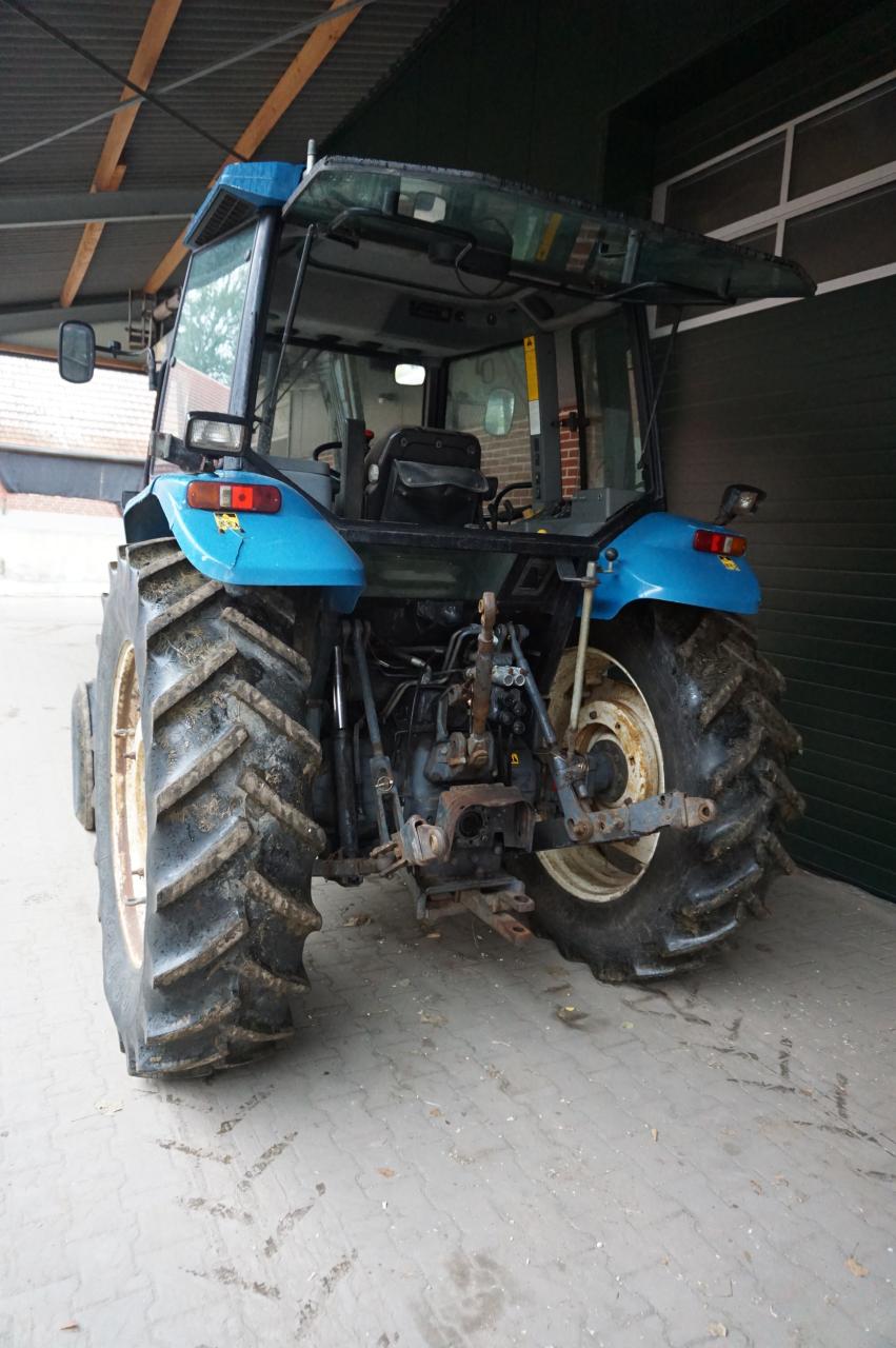 New Holland 6640 2wd mit Frontlader Above