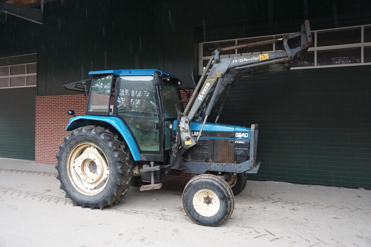 New Holland 6640 2wd mit Frontlader