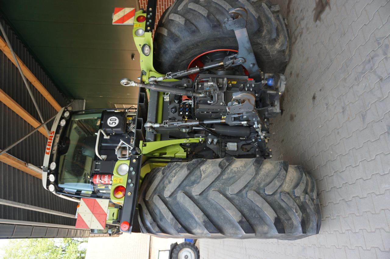 CLAAS Xerion 4000 Trac Inside