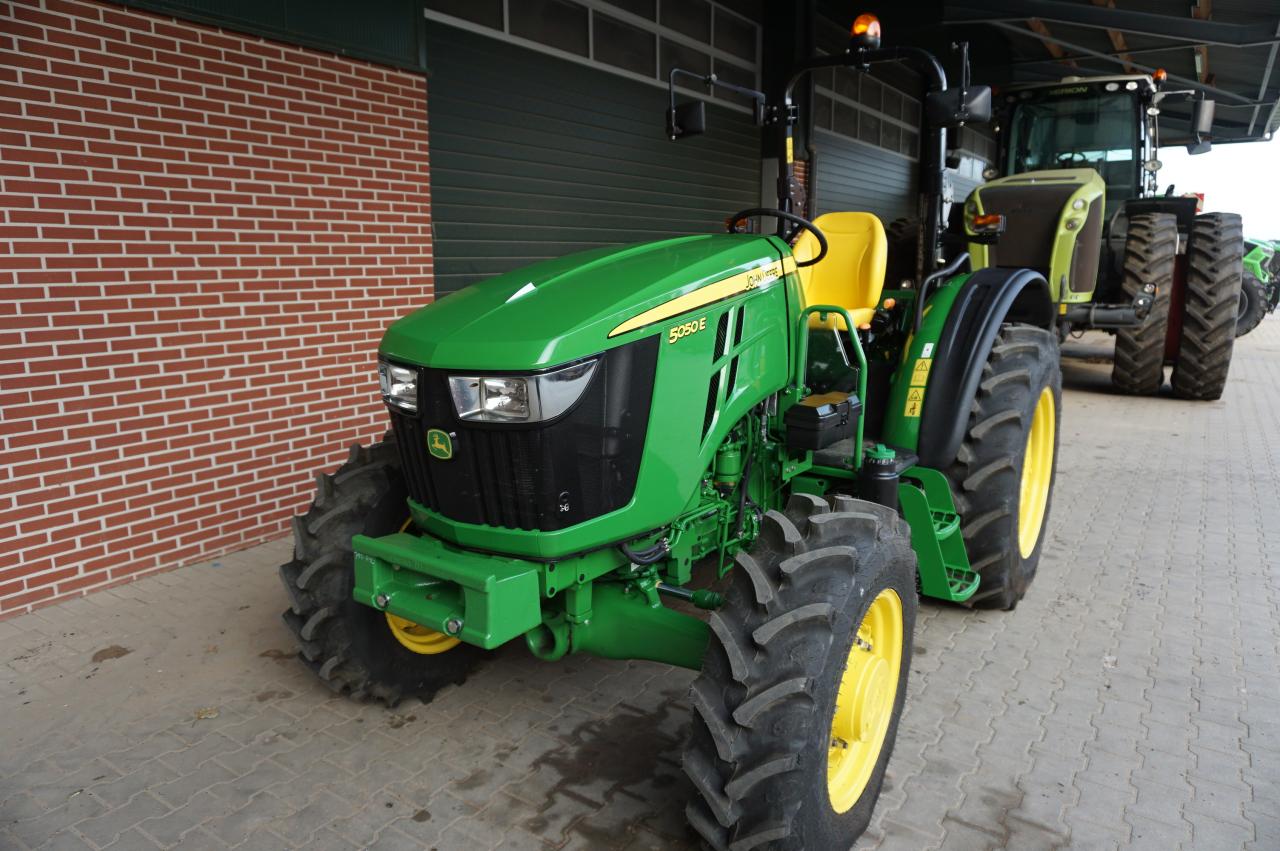 John Deere 5050E Neumaschine Rear