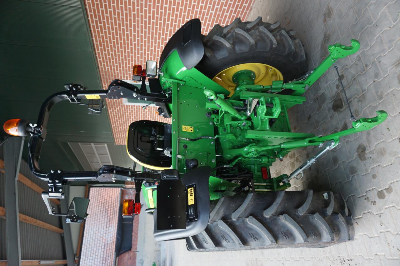 John Deere 5050E Neumaschine Above