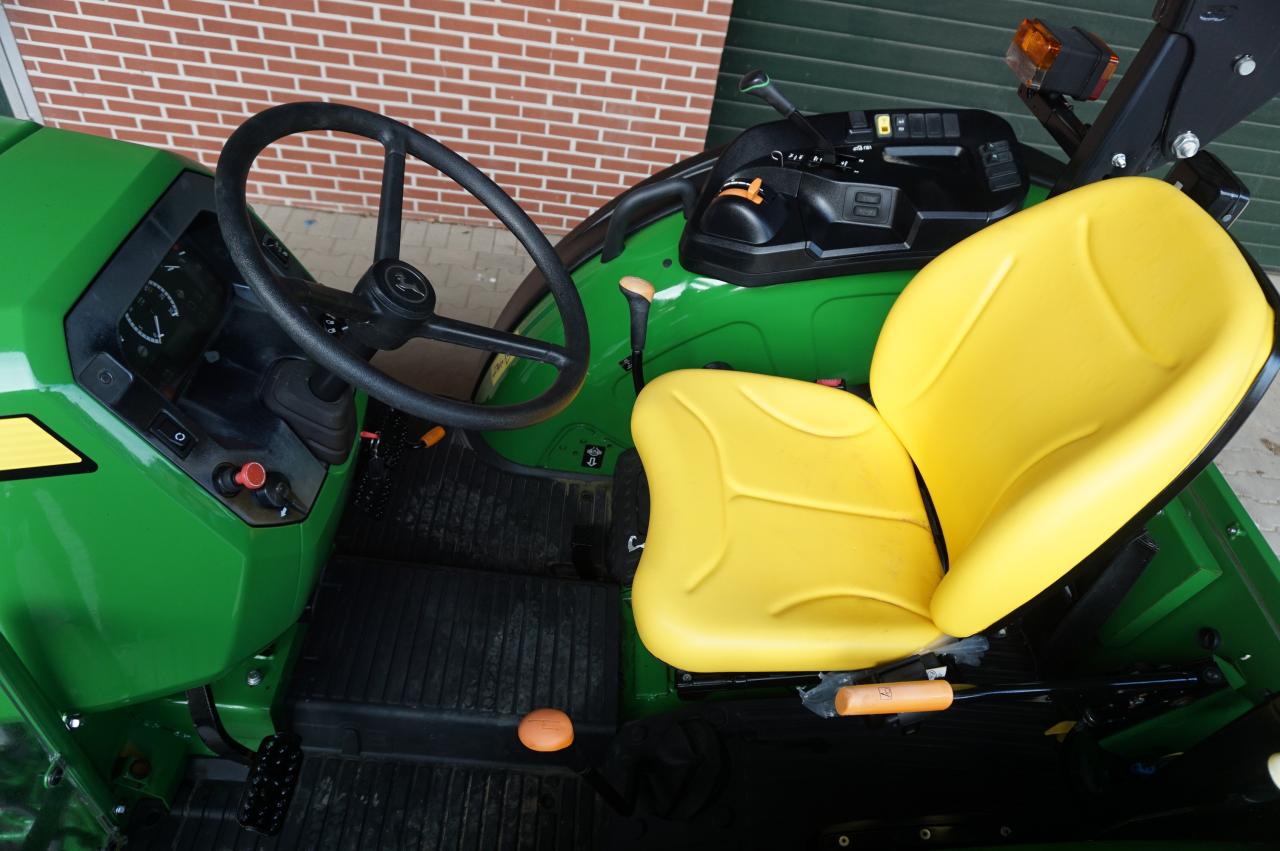 John Deere 5050E Neumaschine Front