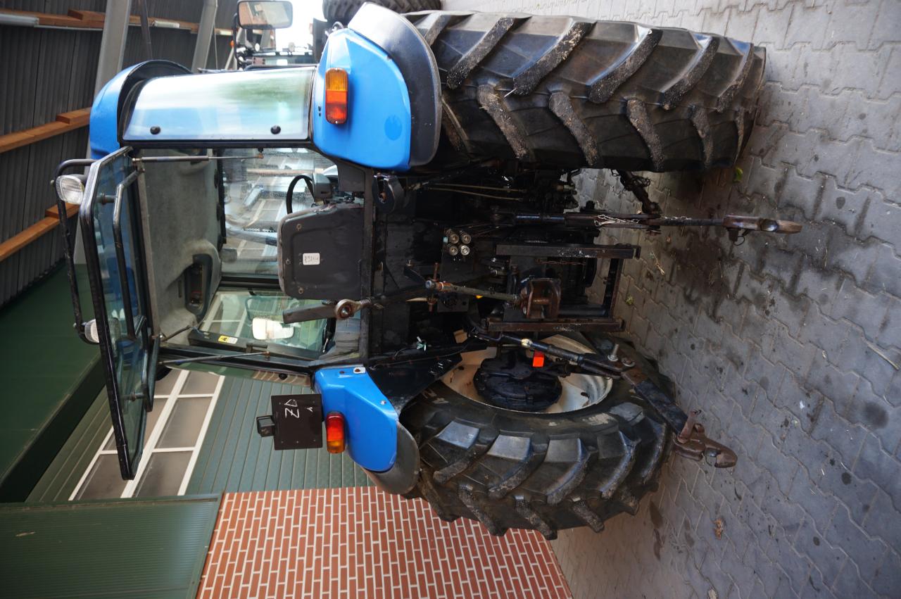 New Holland TD80d mit Quicke Frontlader Inside