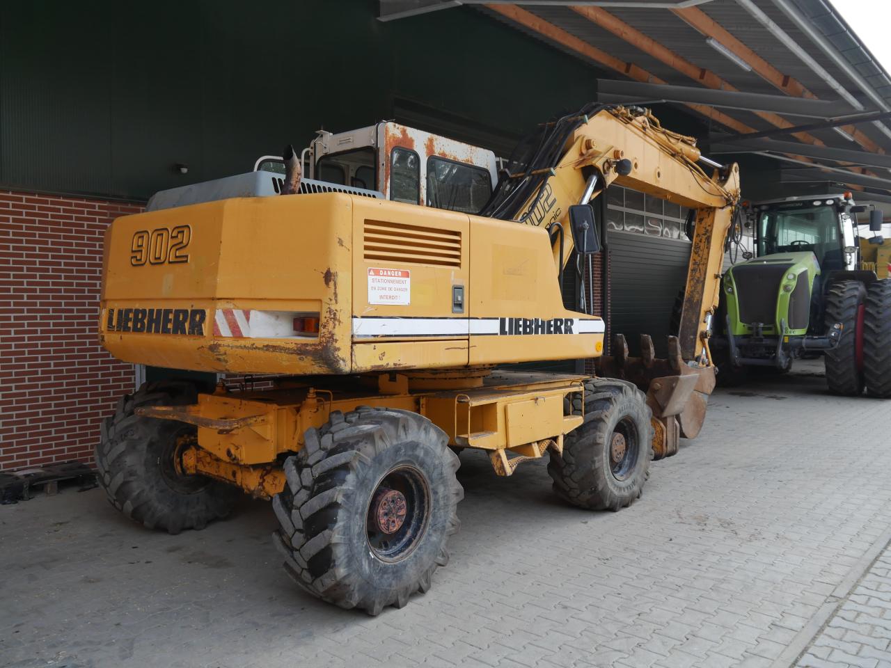 Liebherr 902 Litronic Rear