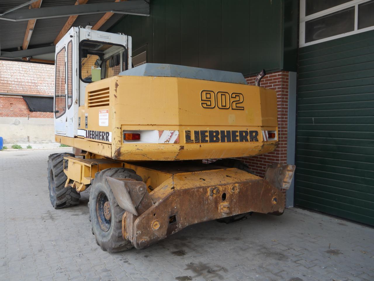 Liebherr 902 Litronic Rear