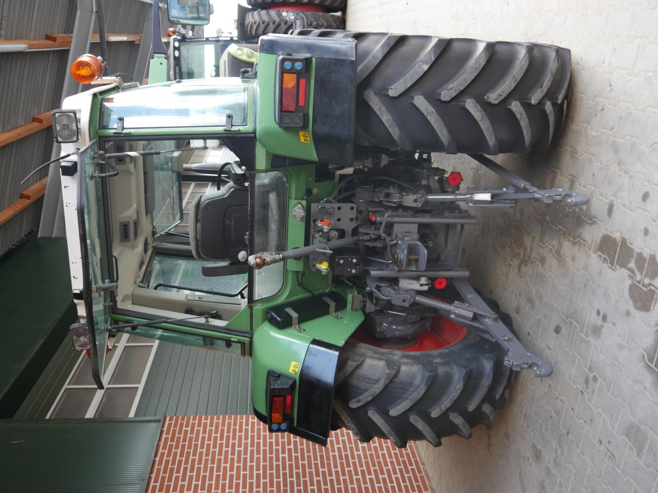 FENDT Farmer 308 E nur 3100 Std. Above