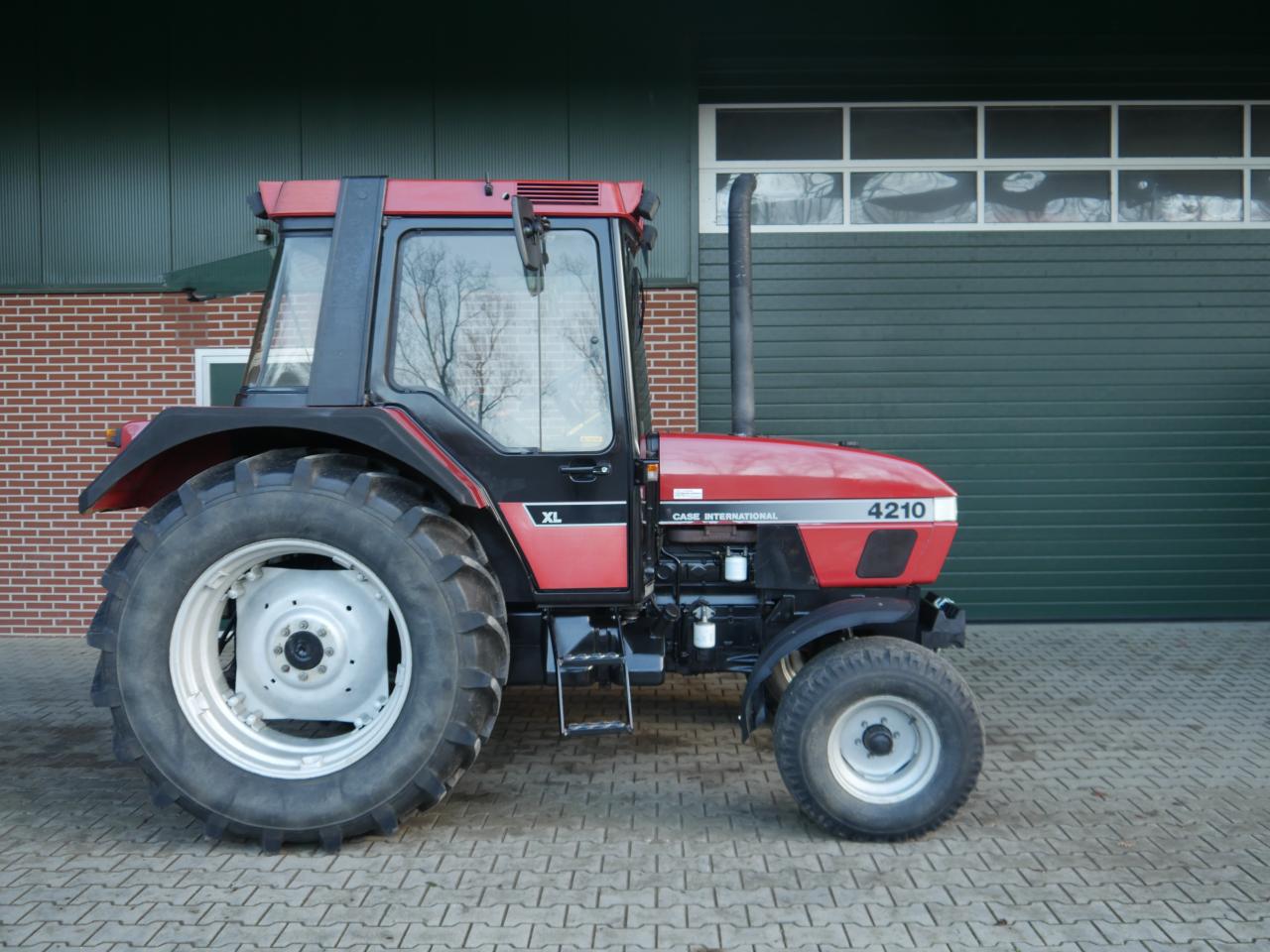 Case 4210 XL Inside