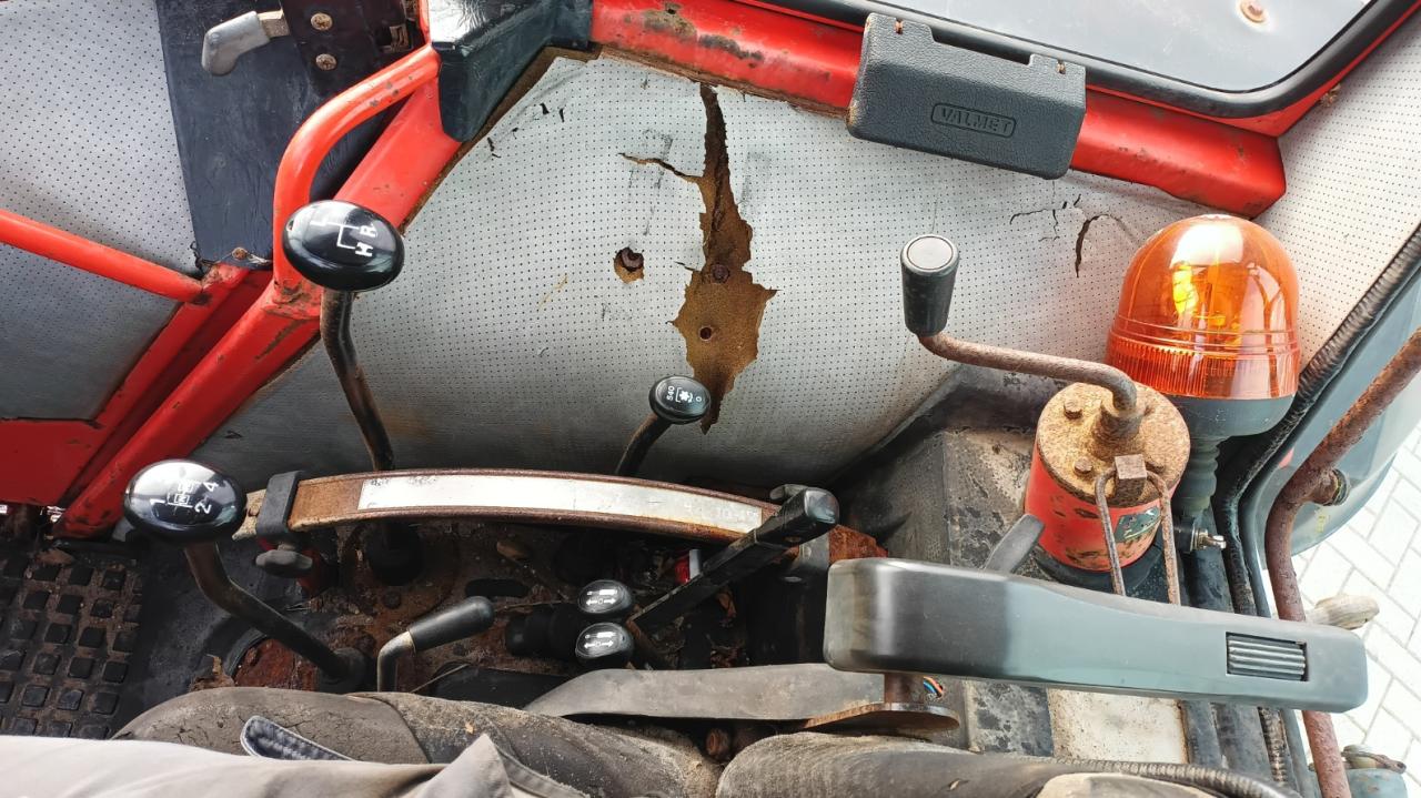 Valmet 305 2wd Inside