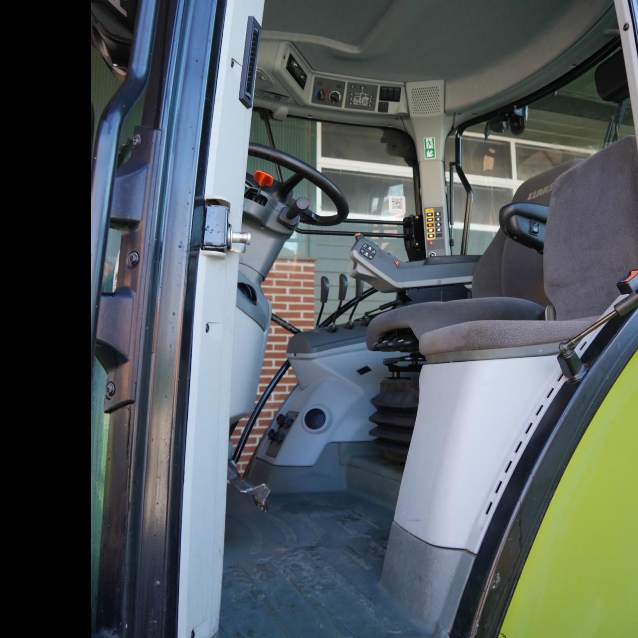 CLAAS Arion 610 CIS Aerial