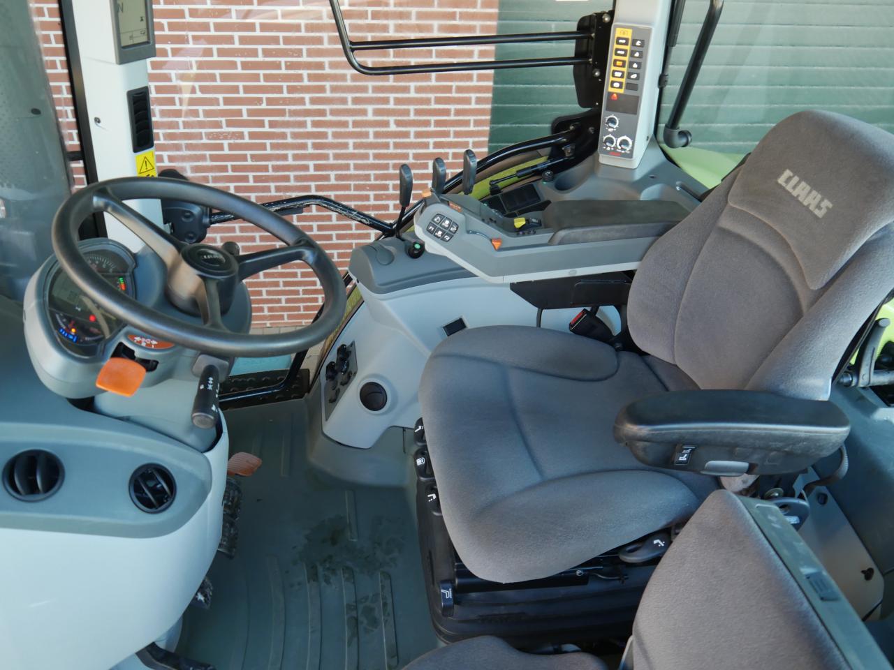 CLAAS Arion 610 CIS Front