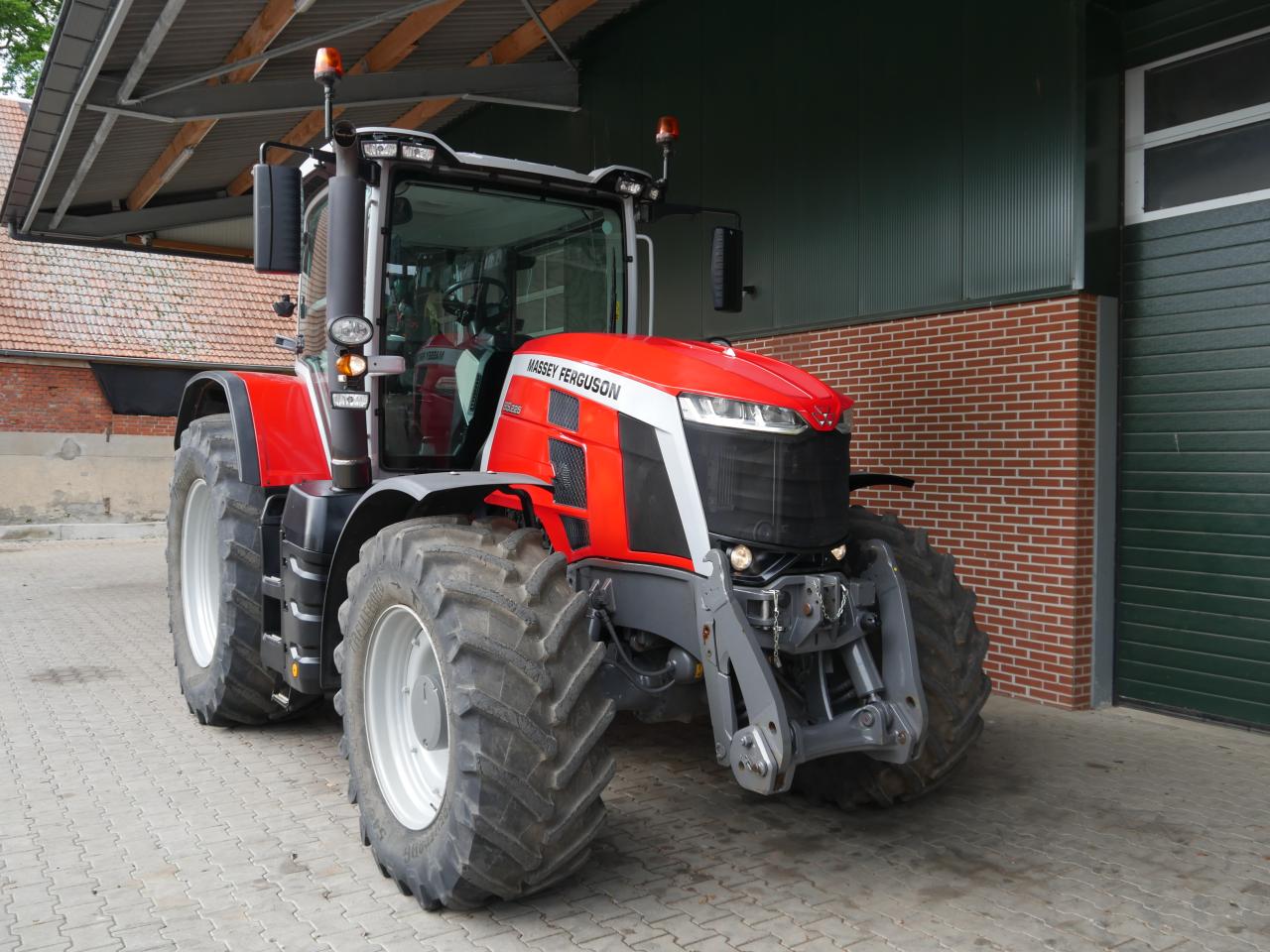 Massey Ferguson 8S.225 Dyna-7 Front