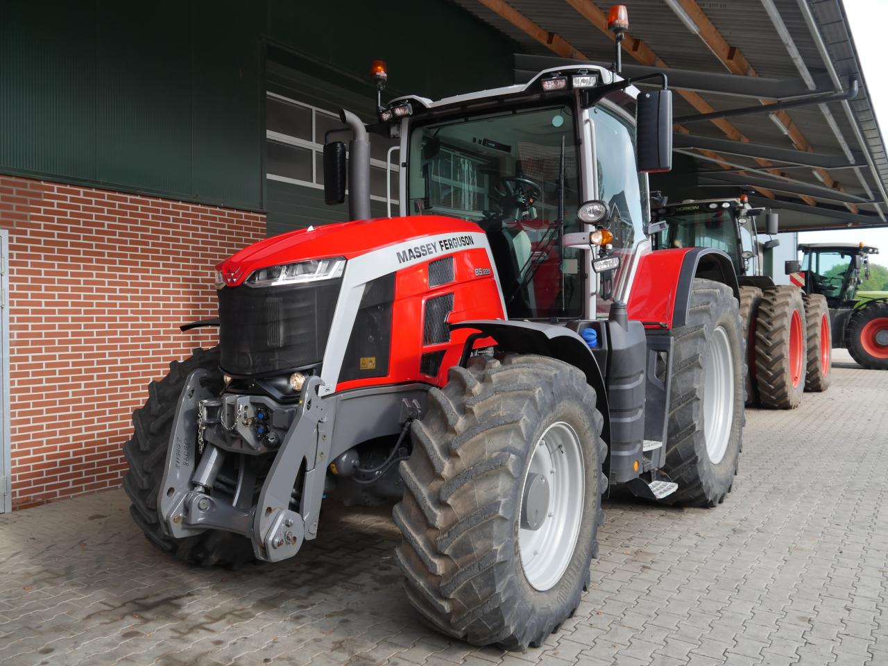 Massey Ferguson 8S.225 Dyna-7 Rear