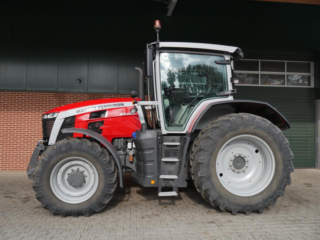 Massey Ferguson 8S.225 Dyna-7 Left