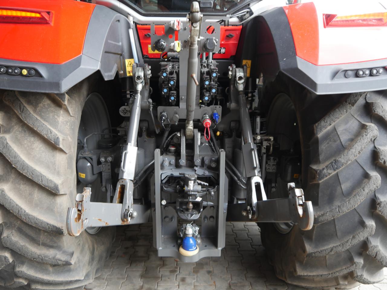 Massey Ferguson 8S.225 Dyna-7 Above