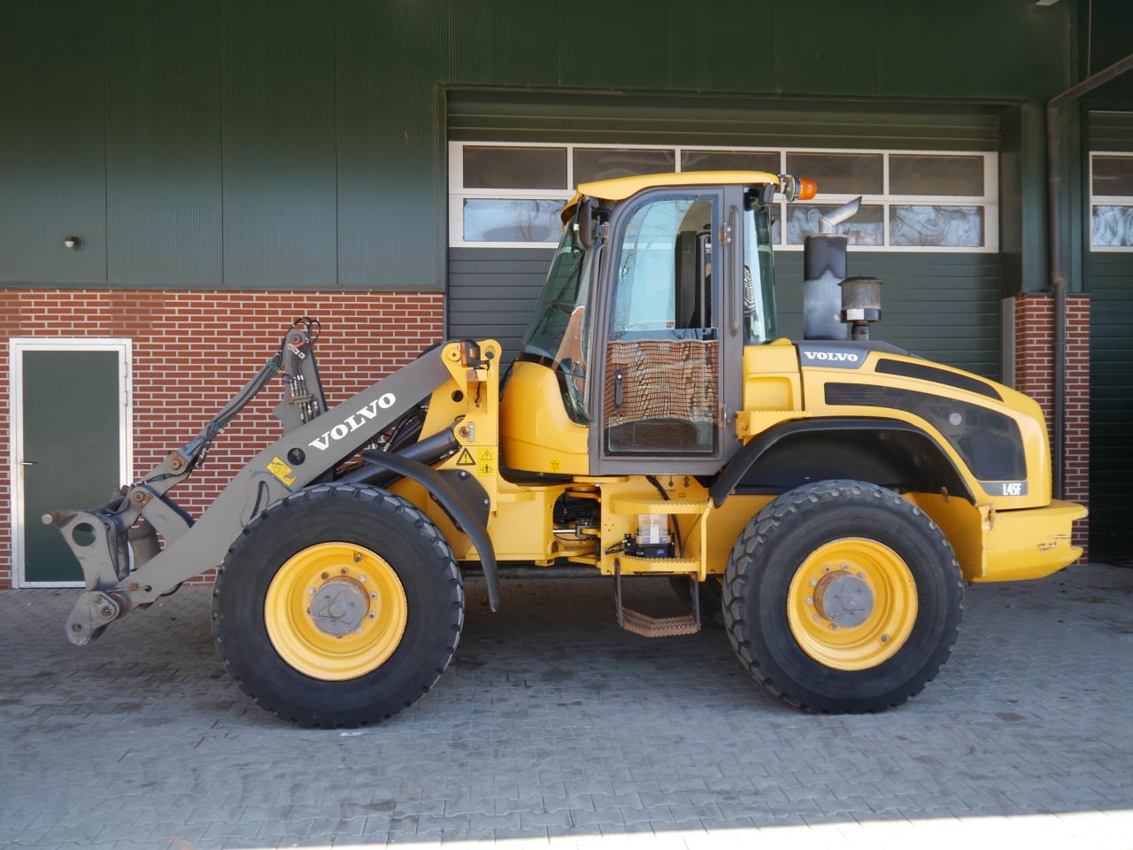 Volvo L45f Right