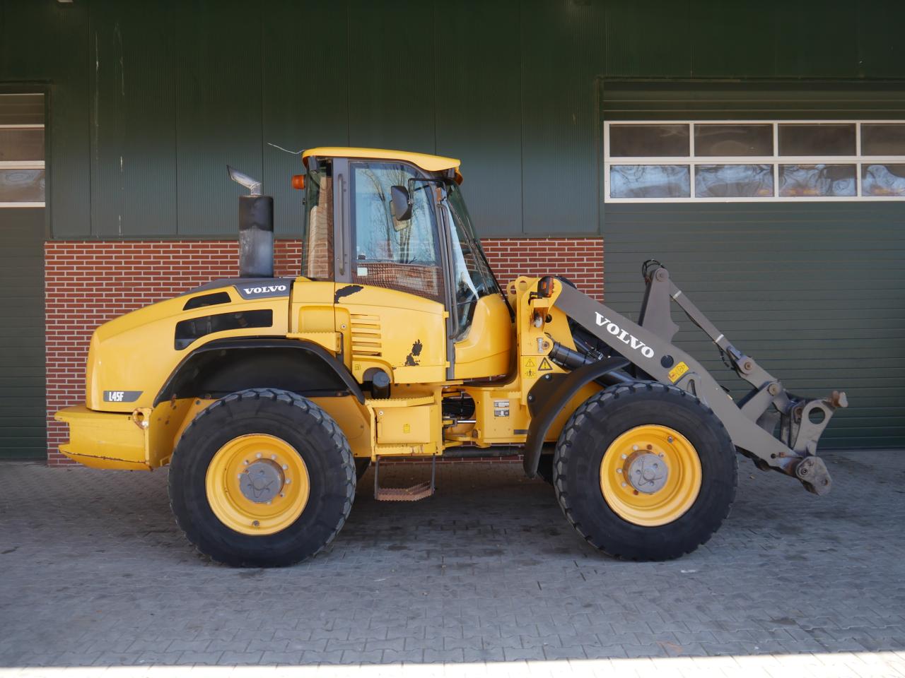 Volvo L45f Left