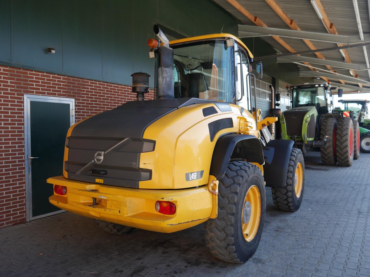 Volvo L45f Inside