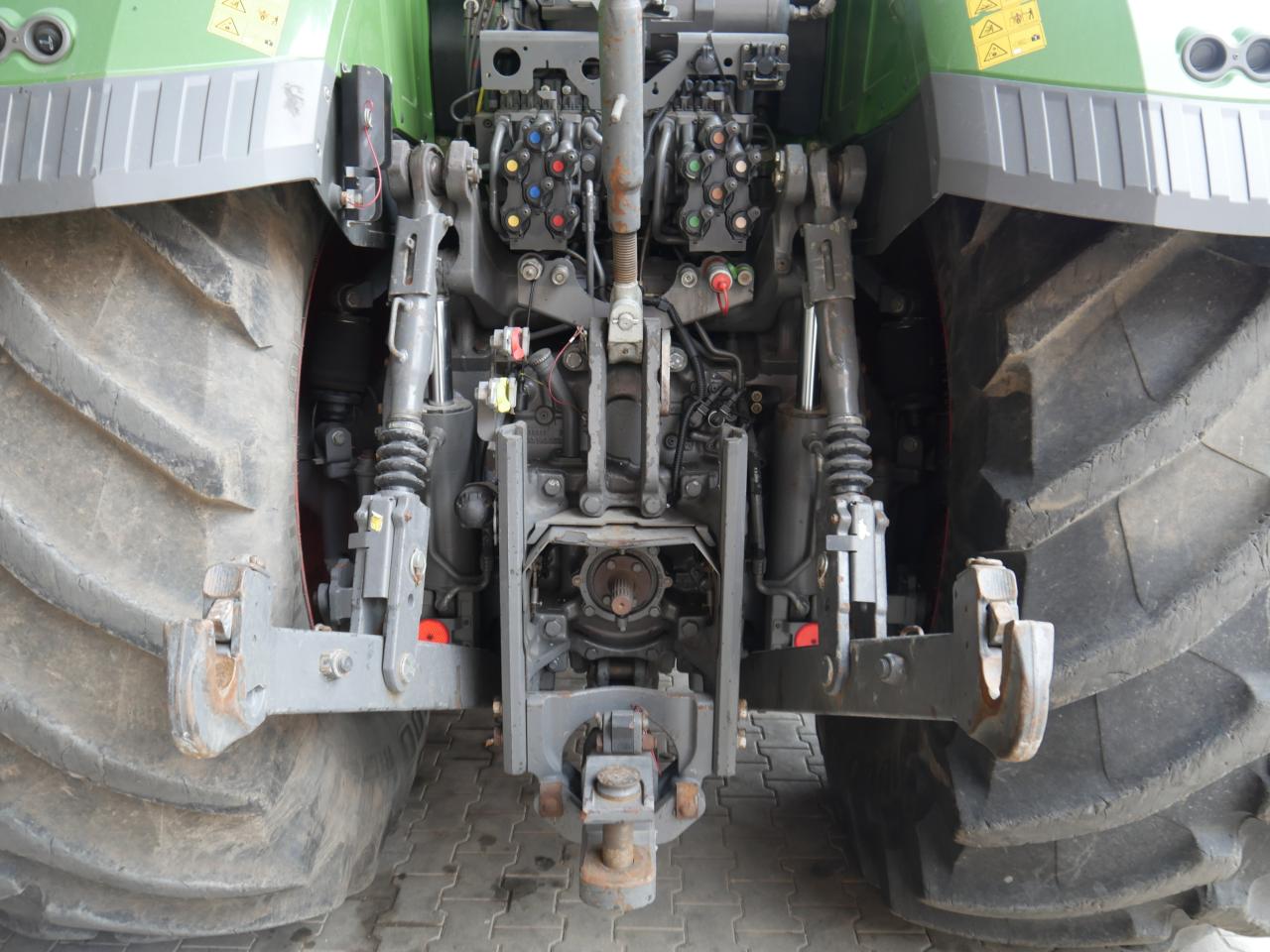 FENDT 1050 Vario Profi Plus GPS Inside