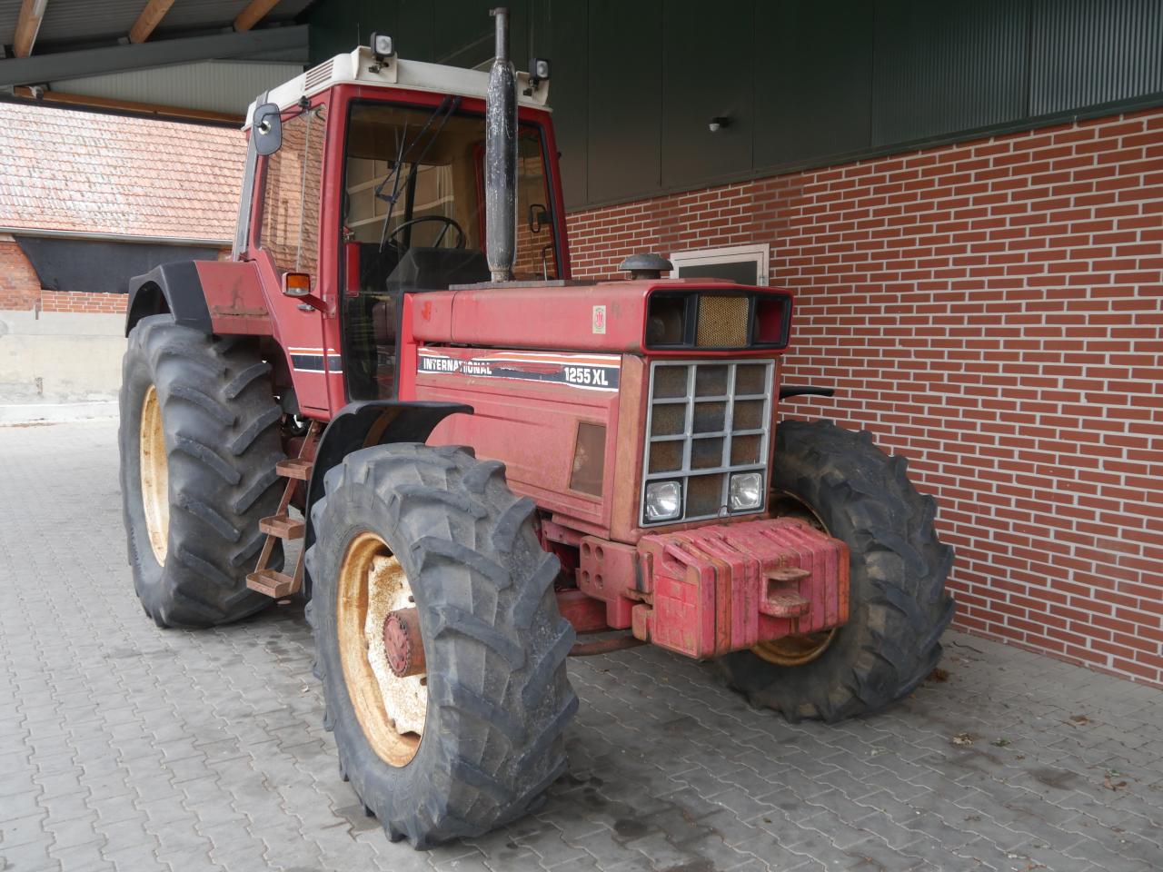 Case IHC 1255 XL nur 5390 Std. Front