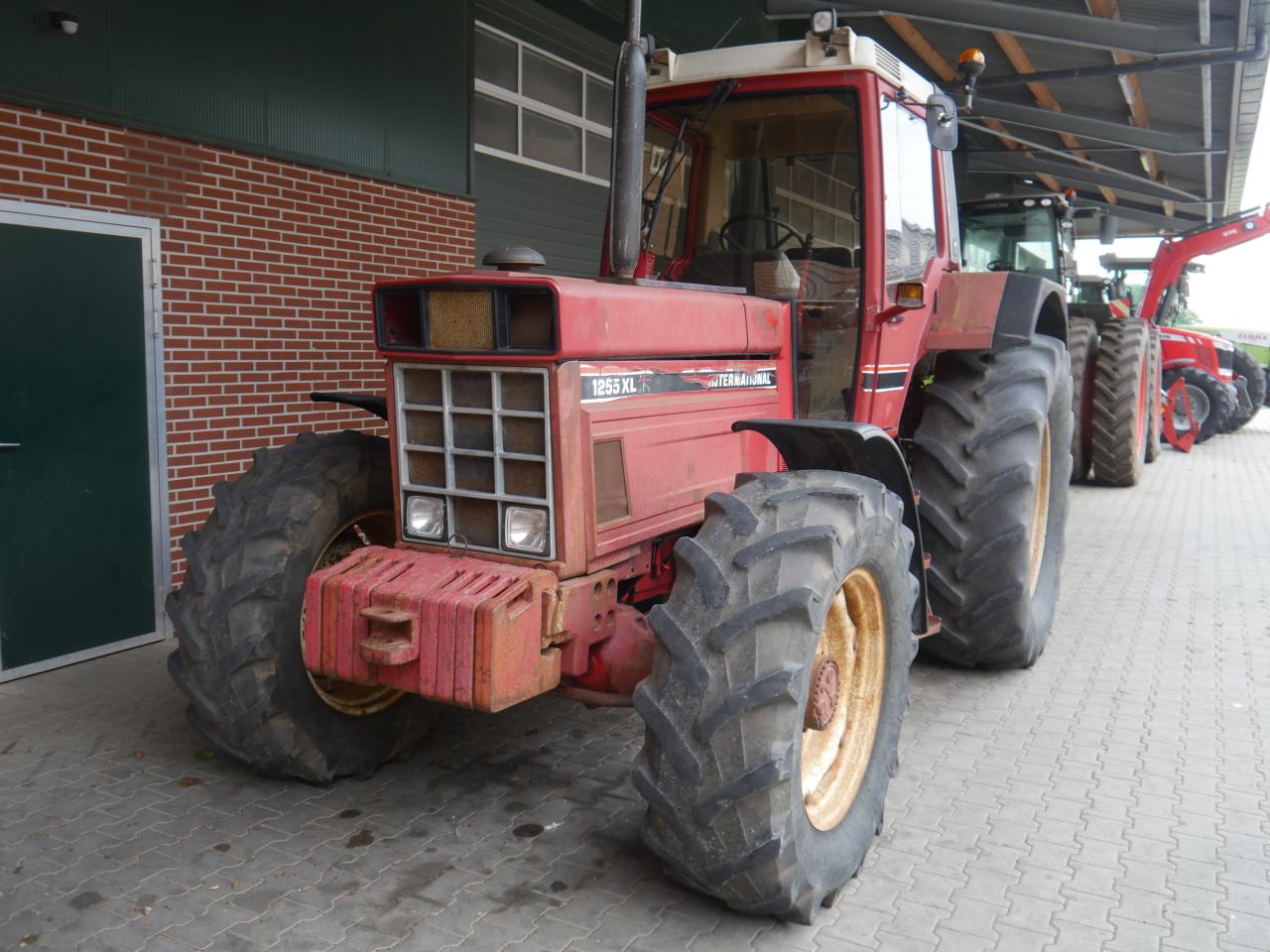 Case IHC 1255 XL nur 5390 Std. Rear