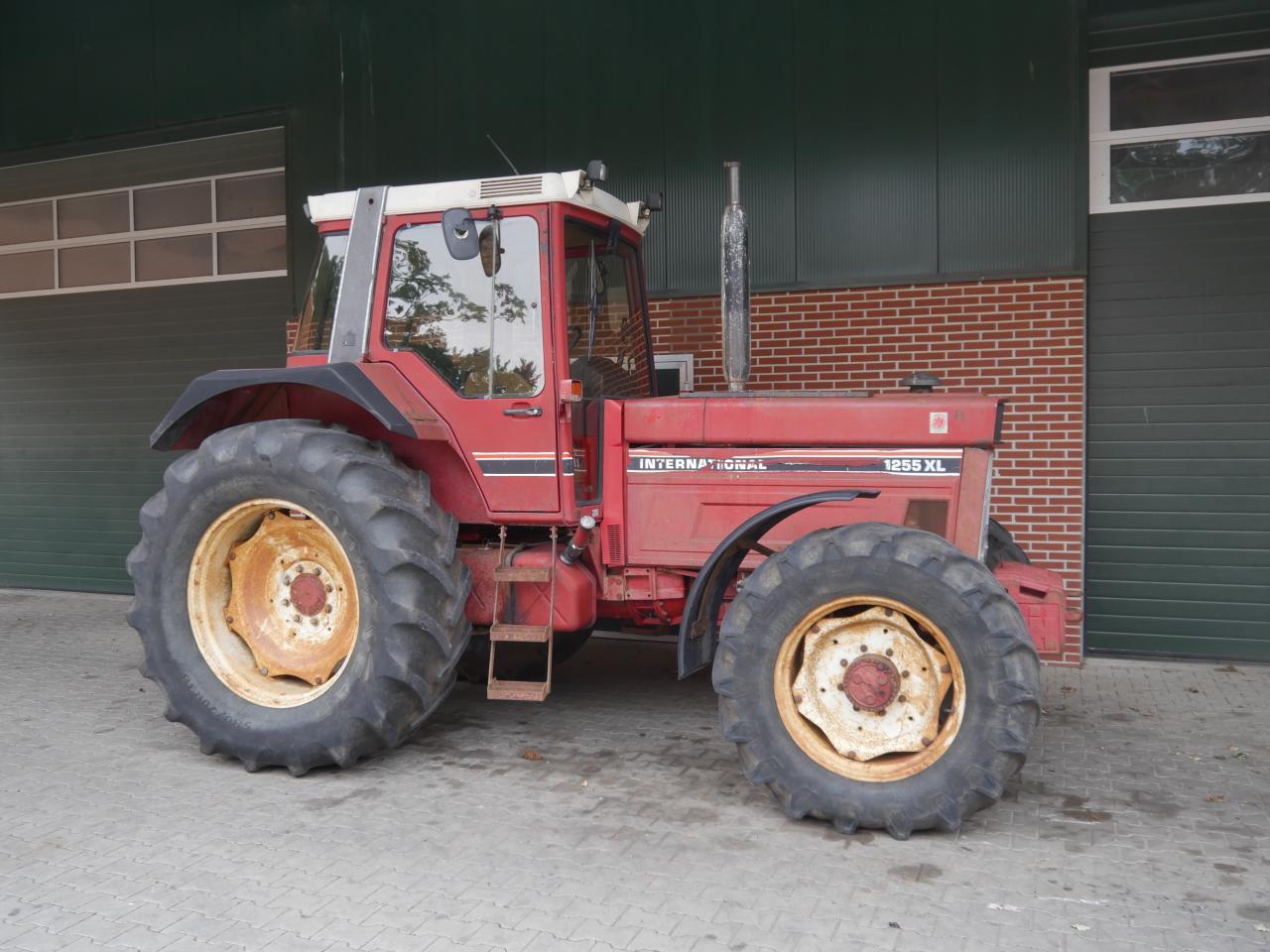 Case IHC 1255 XL nur 5390 Std.