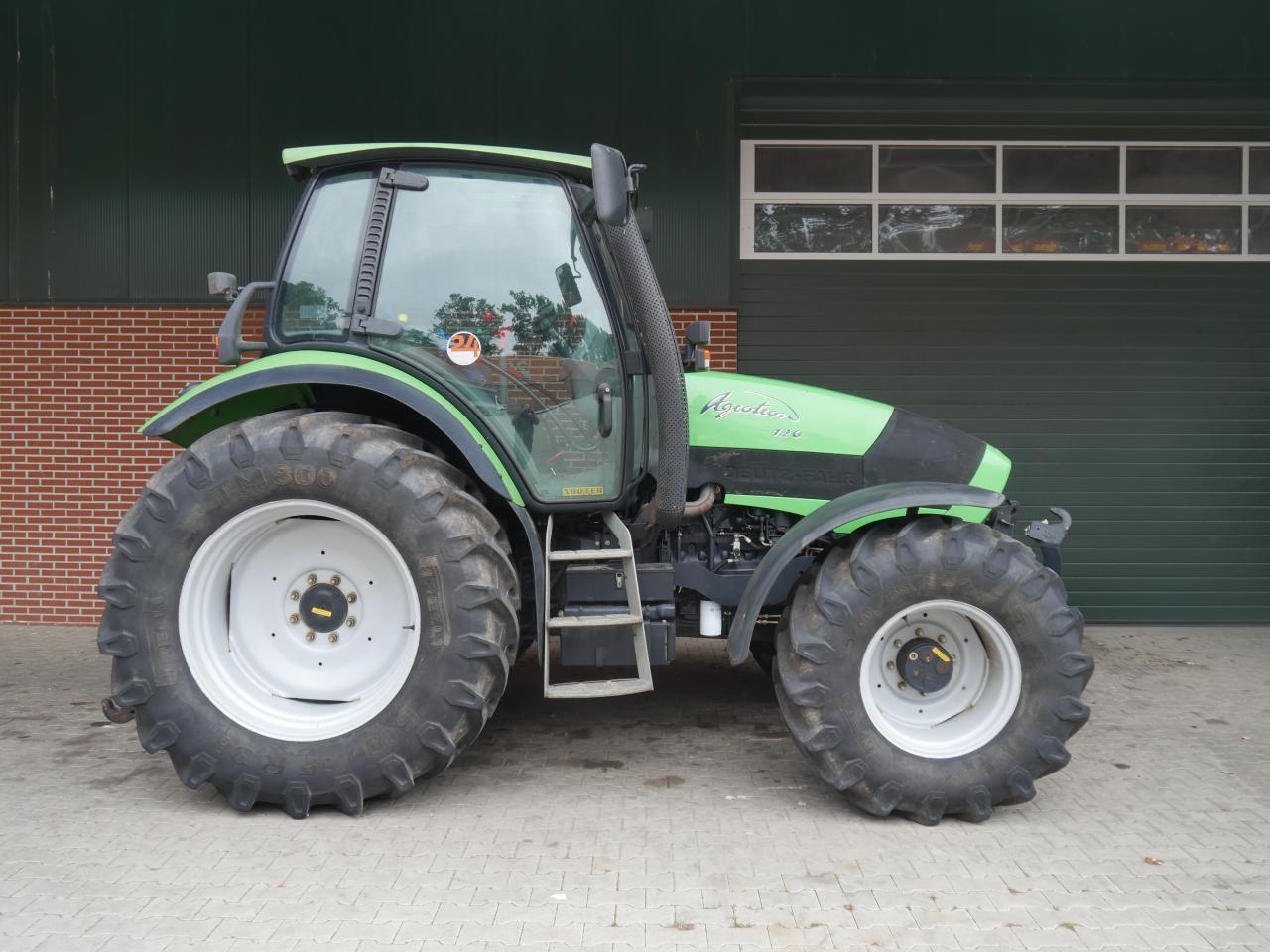 Deutz-Fahr Agrotron 120 new nur 2350 Std. Right