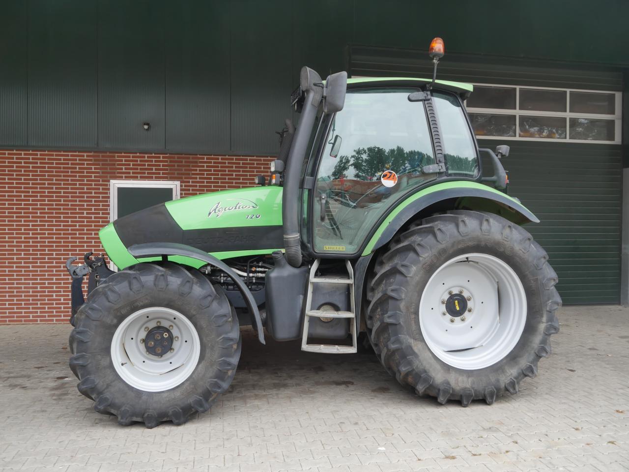 Deutz-Fahr Agrotron 120 new nur 2350 Std. Left