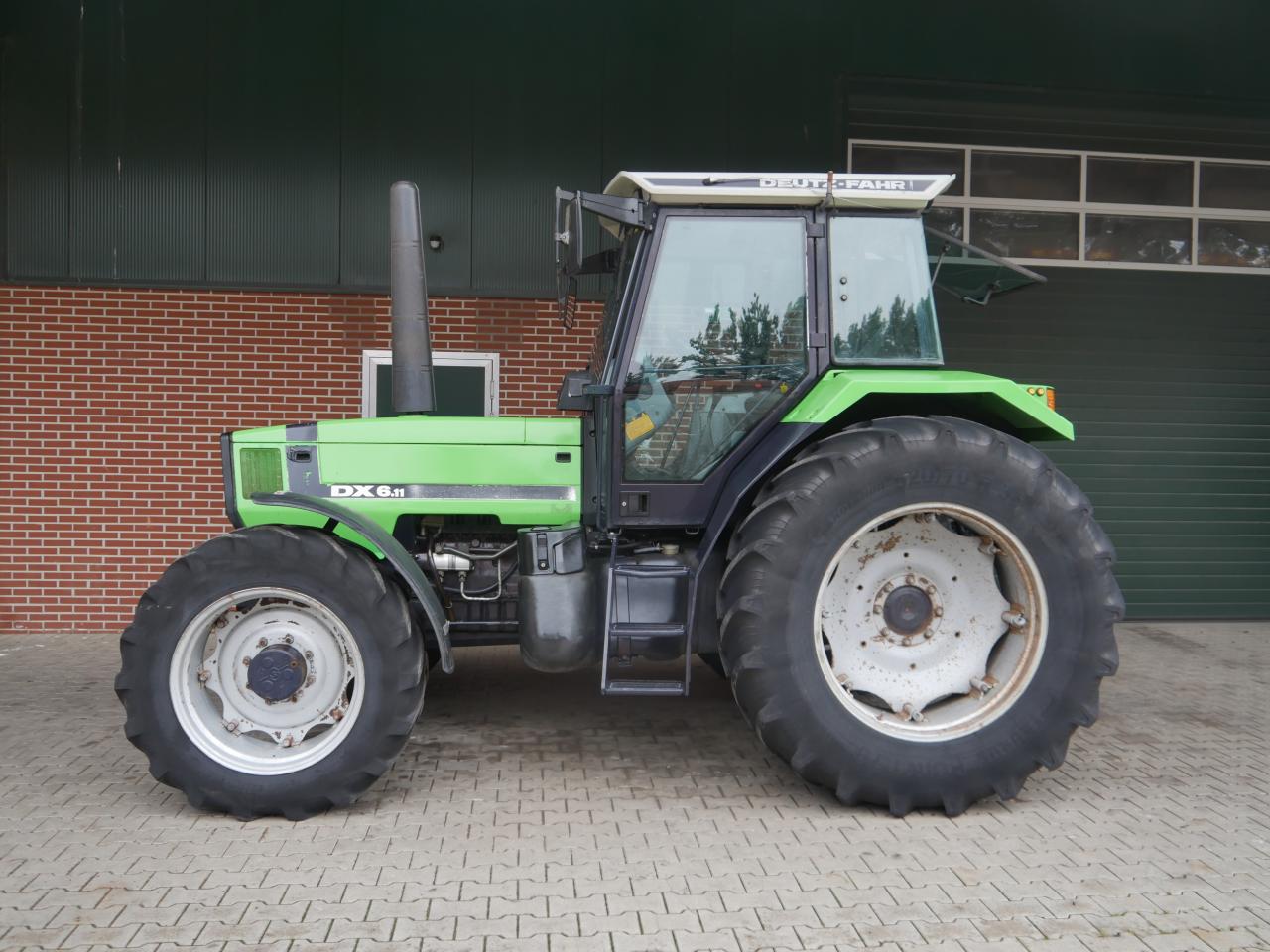 Deutz-Fahr Agrostar DX 6.11 Right