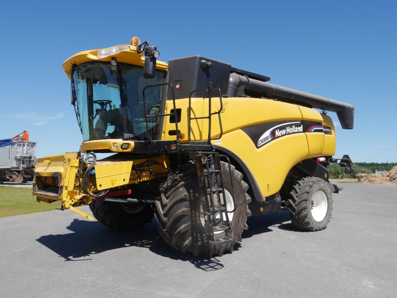 New Holland CX 880 + 9m Schneidwerk