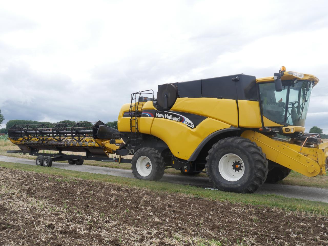 New Holland CX 880 + 9m Schneidwerk