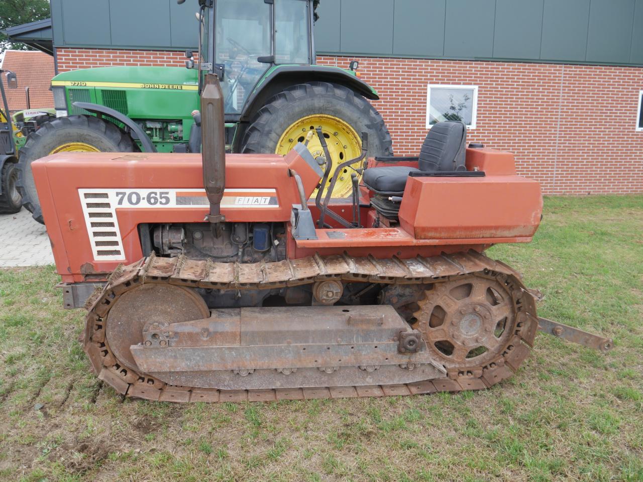 Fiat 70-65 Raupe Right