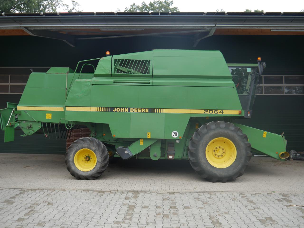 John Deere 2064 + 6m Schneidwerk Front