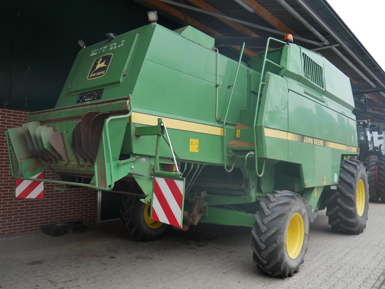 John Deere 2064 + 6m Schneidwerk Rear