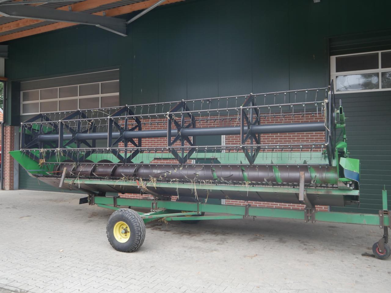 John Deere 2064 + 6m Schneidwerk Left
