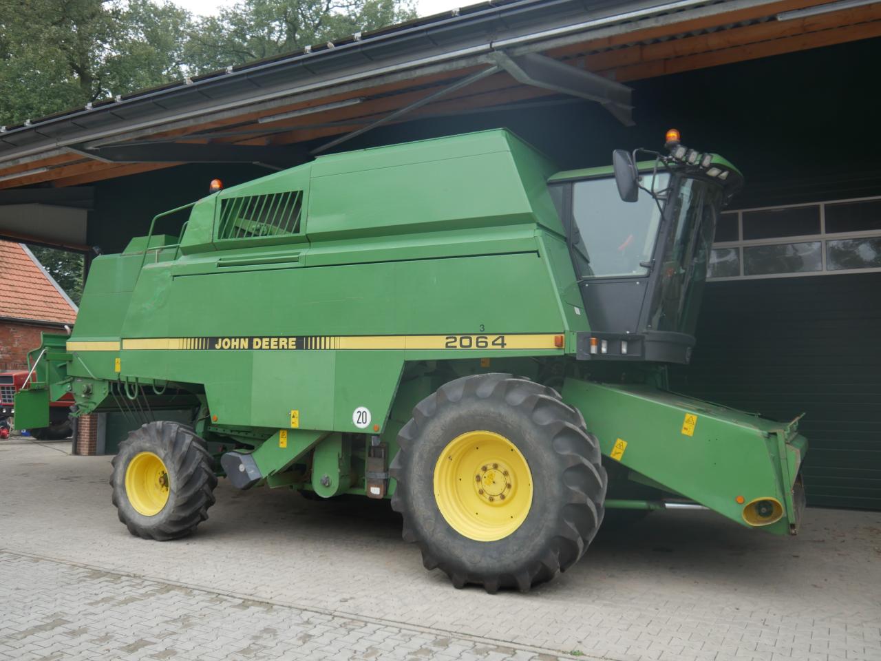 John Deere 2064 + 6m Schneidwerk