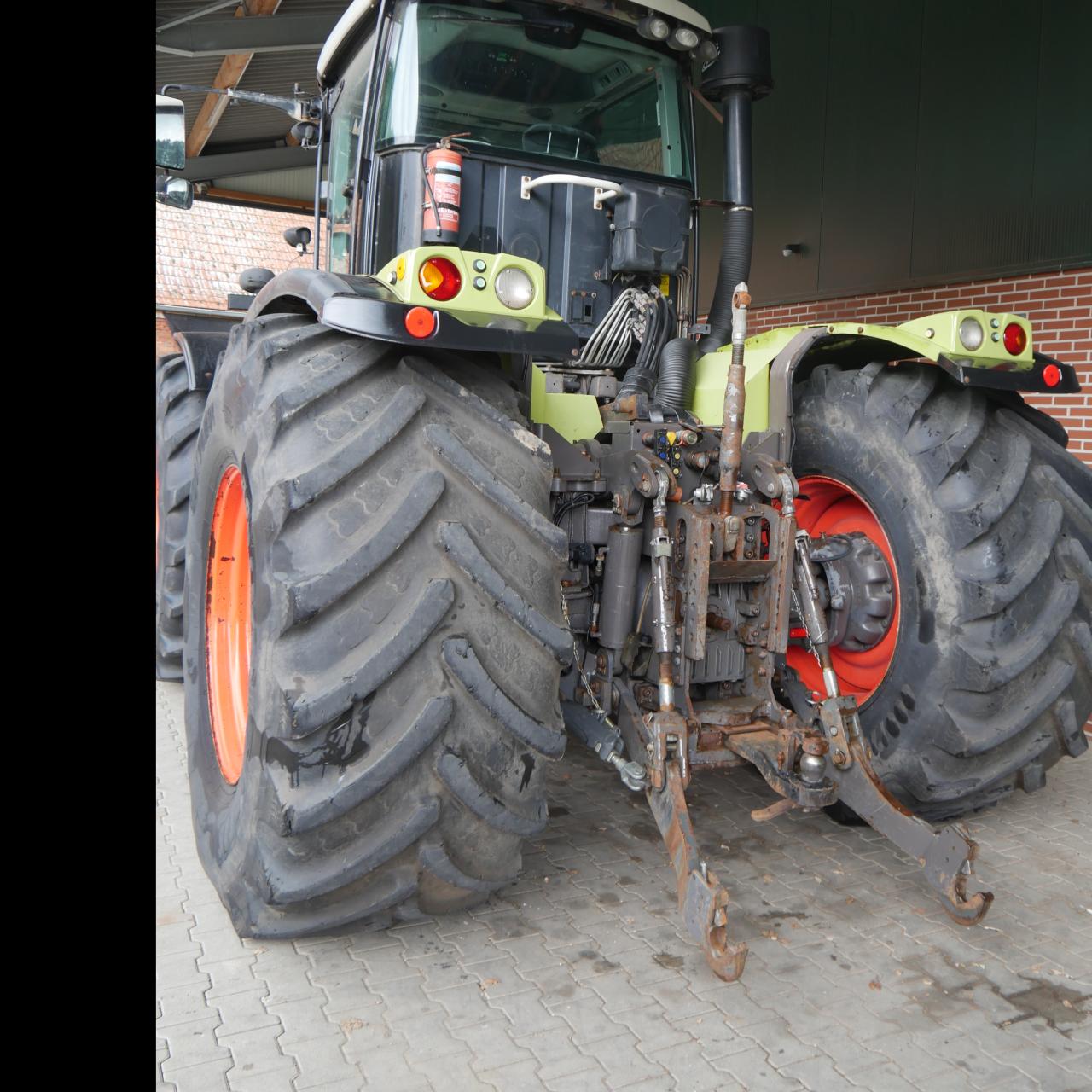 CLAAS Xerion 3800 Trac Inside
