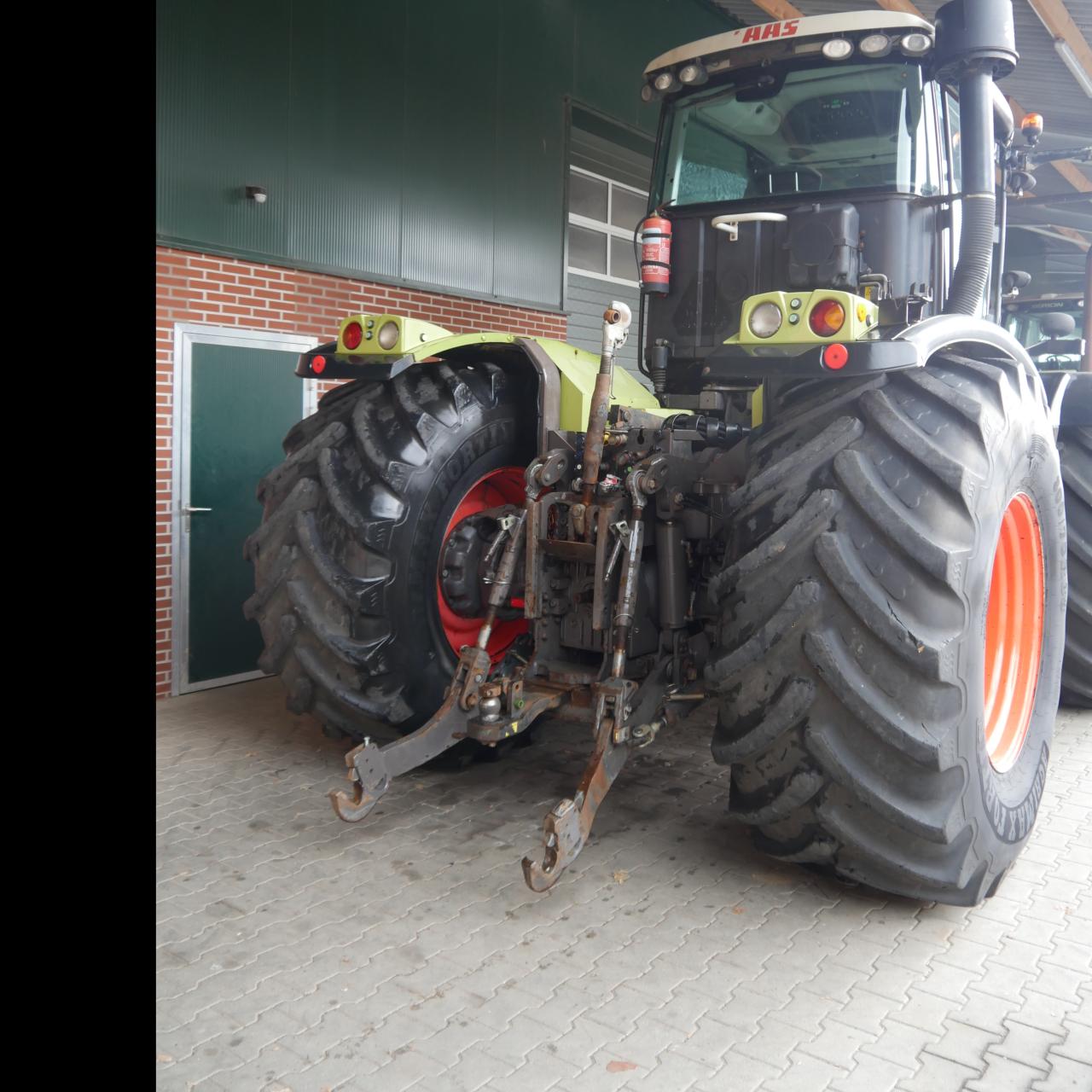 CLAAS Xerion 3800 Trac Above