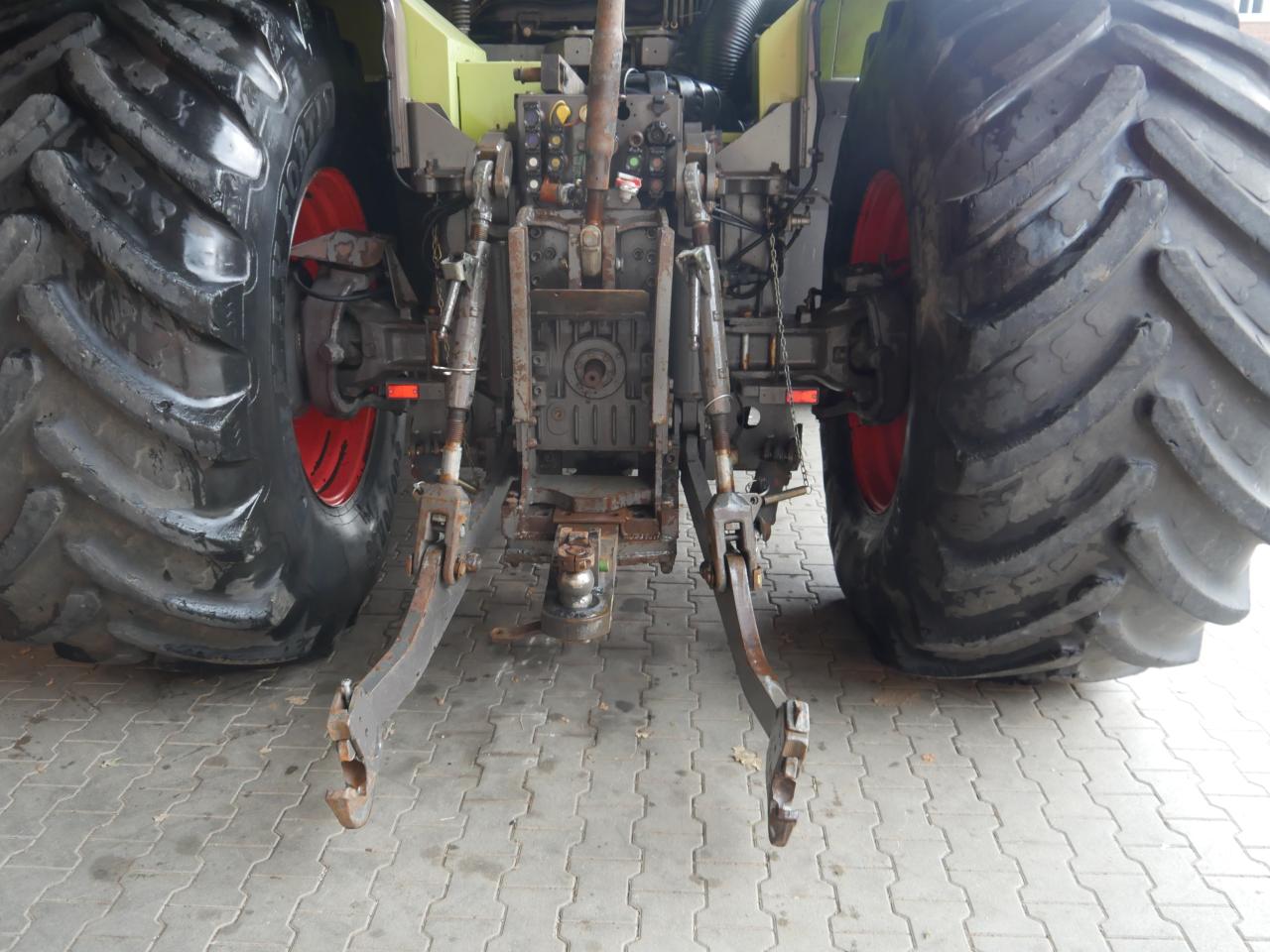 CLAAS Xerion 3800 Trac Aerial