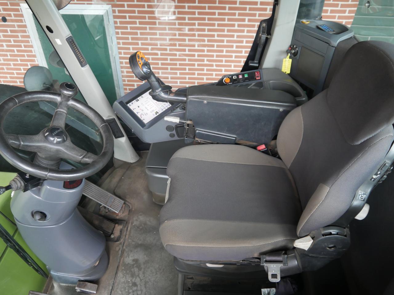 CLAAS Xerion 3800 Trac Front