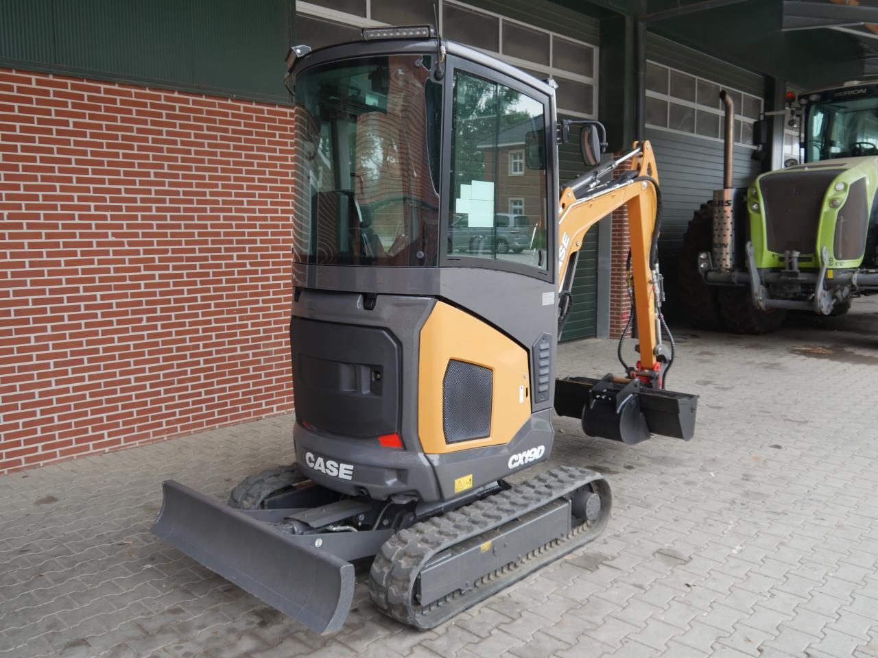 Case CX19D nur 150 Std. Inside