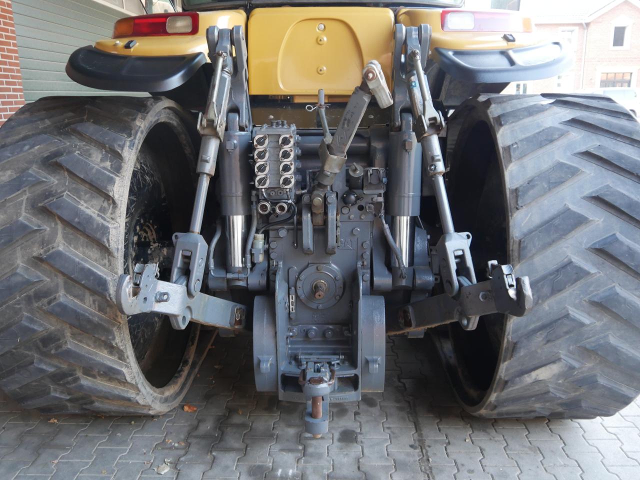 Challenger MT 765 B Above