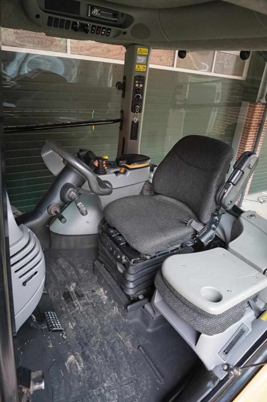 Challenger MT 765 B Rear