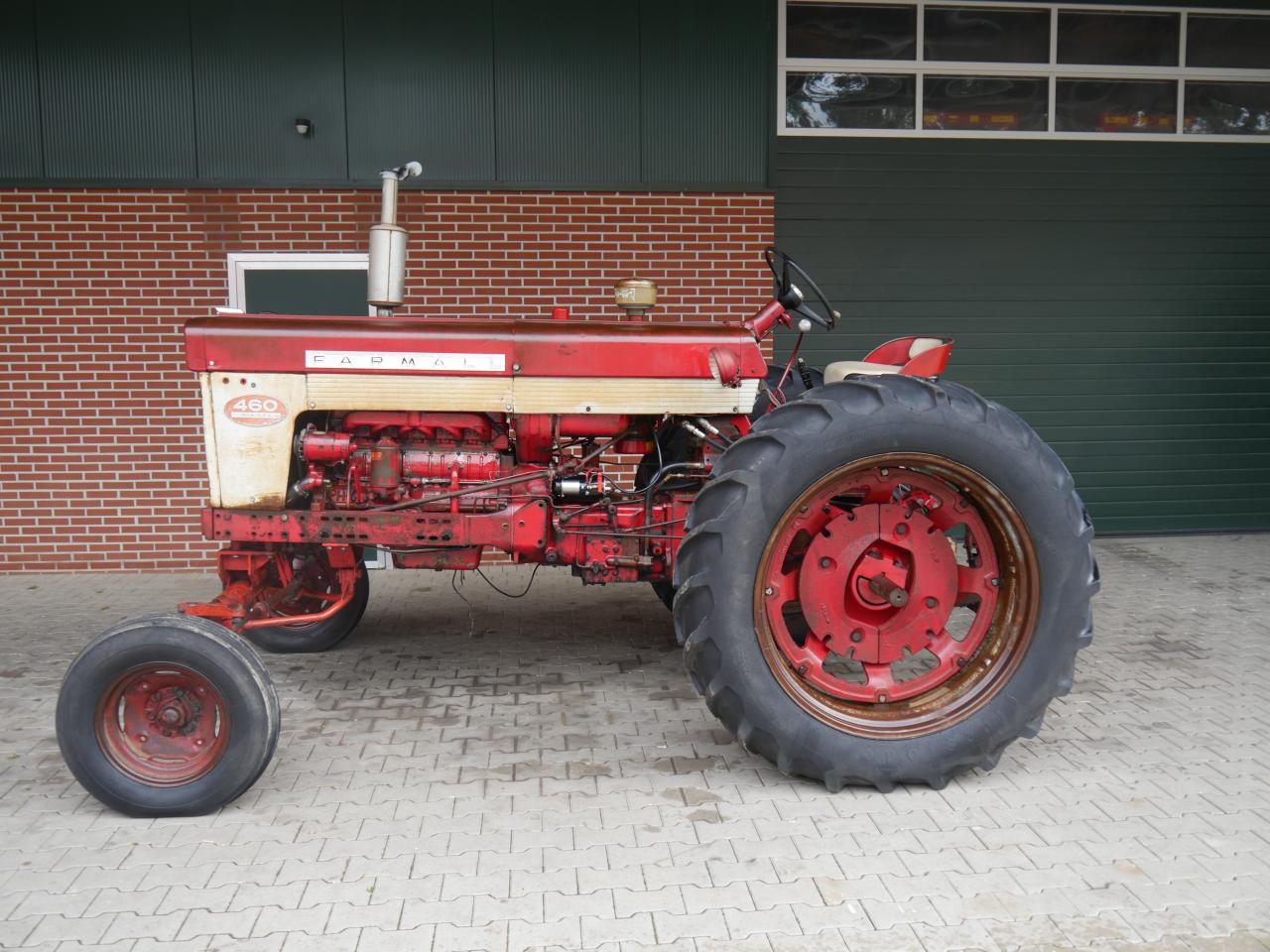 Case IHC Farmall 460 Right