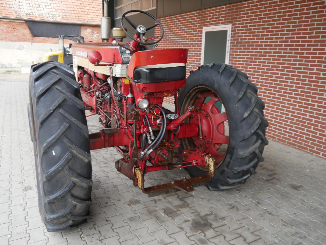 Case IHC Farmall 460 Above