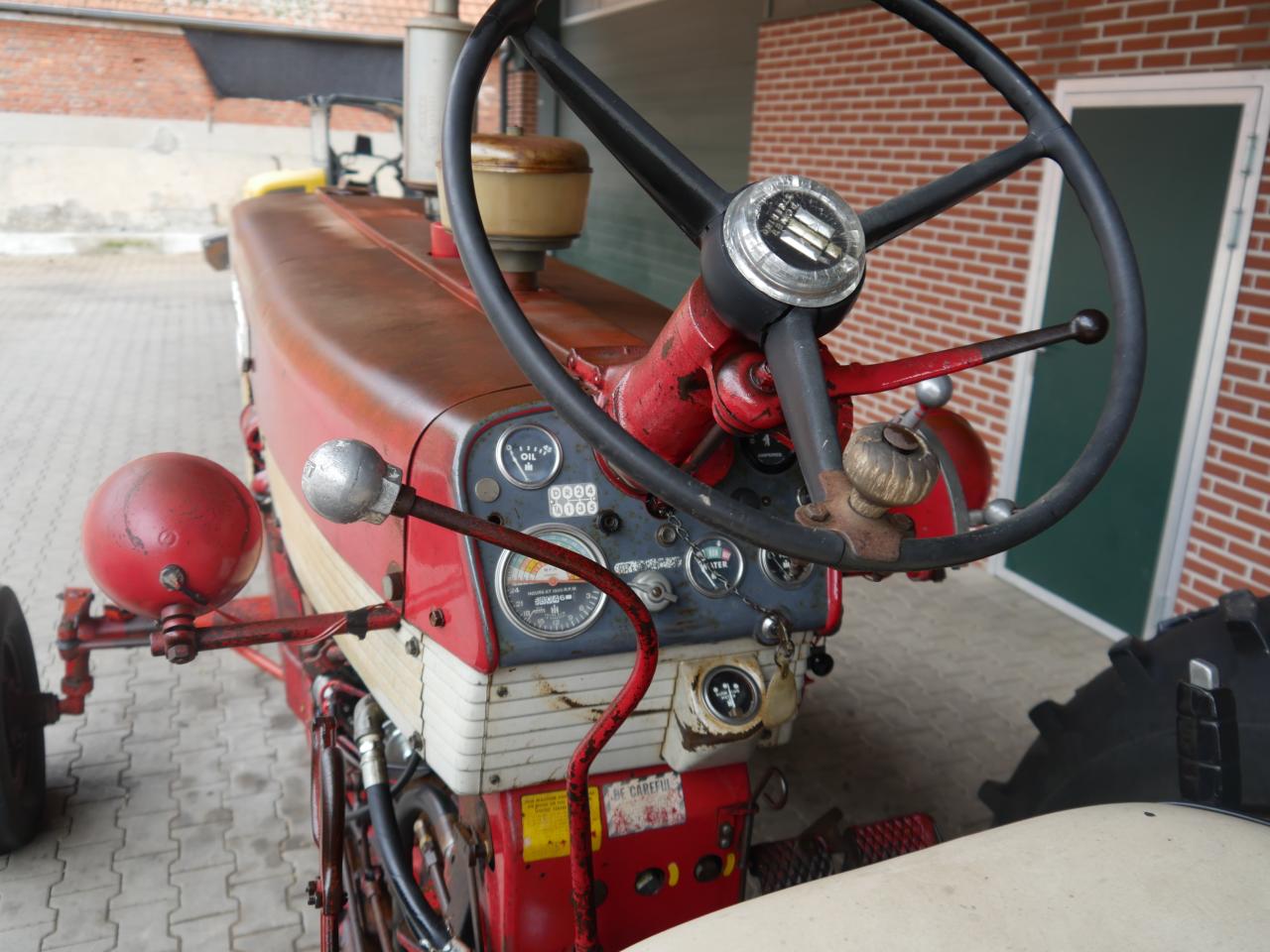 Case IHC Farmall 460 Front