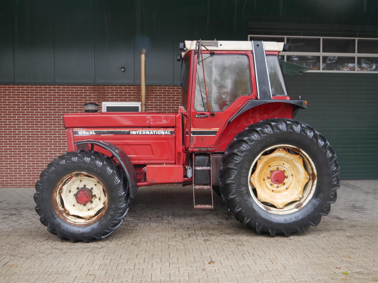 Case IHC 1255 XL nur 7100 Std. Left